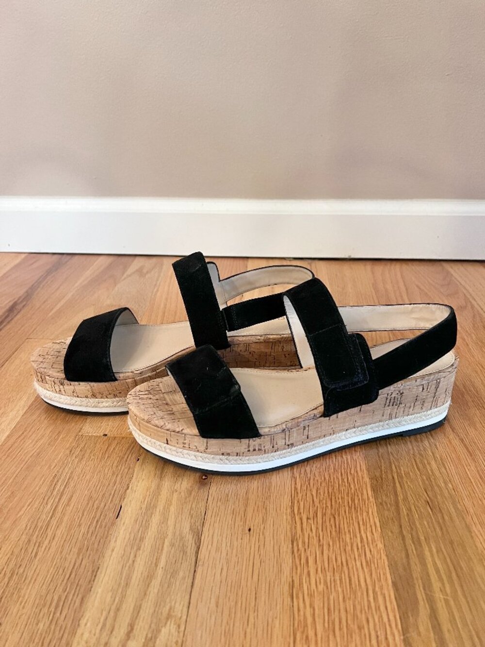 Pelle Moda Women's Black Velvet Platform Sandals Size 9